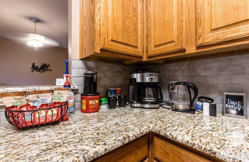 Denton Maison | The Silent Getaway Near I-35 / UNT / TWU !!