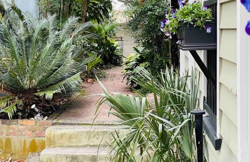 Harleston Village Maison | The Rabbit Hole Villa-Charming Villa in Historic District with Free Parking!