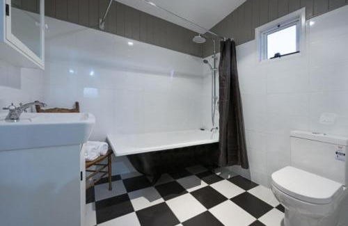 Stanthorpe Maison | The Radford Couples Cottage Heart of Stanthorpe