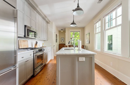 Cannonborough Elliotborough Maison | The Rainbow Cottage | Downtown Luxury