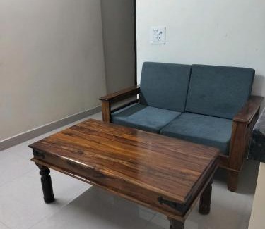 Sainik Farm Appartement | The Raveesh Apartment B6