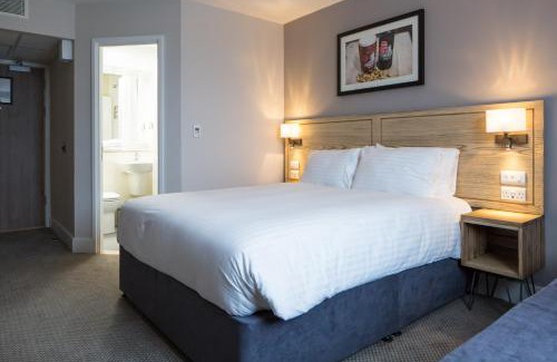 Motherwell Hôtel | The Raven’s Cliff Lodge by Marston's Inns