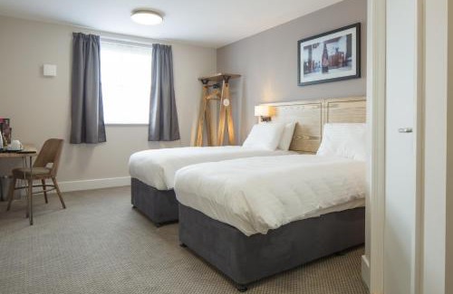 Motherwell Hôtel | The Raven’s Cliff Lodge by Marston's Inns