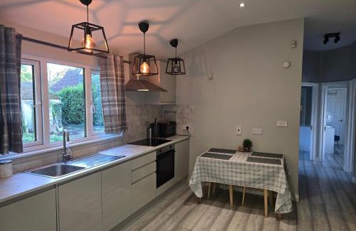 Aldermaston Wharf Appartement | The Reading chalet with gardens and koi pond