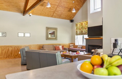Lake Okareka Maison | The Red Barn - Lake Okareka Holiday Home