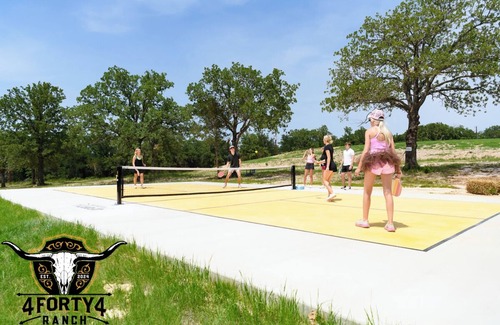 Alvord Maison | The Red Bird | Treehouse Stay + Pickleball Court