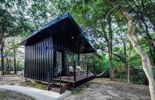 Alvord Maison | The Red Bird | Treehouse Stay + Pickleball Court