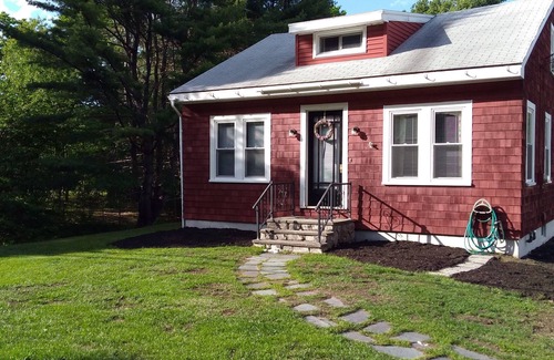 Biddeford Cottage | Le Cottage Rouge sur Piscine Street (Rte. 9) Biddeford, Maine