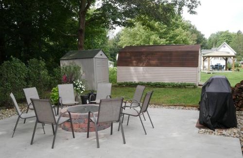 Conneaut Lake Appartement | The Red Haven at Conneaut Lake