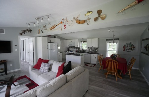 Conneaut Lake Maison | The Red Haven at Conneaut Lake