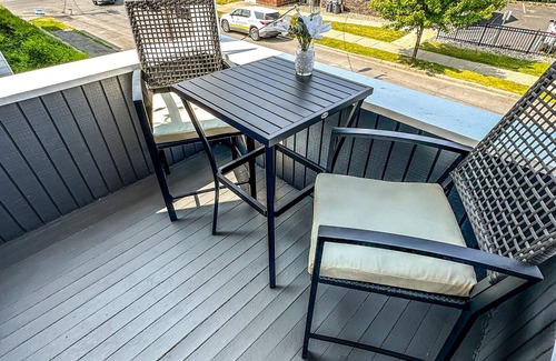 Albany Maison | "The Red House" 4 Bedroom/Sleeps 8 in the heart of Albany NY