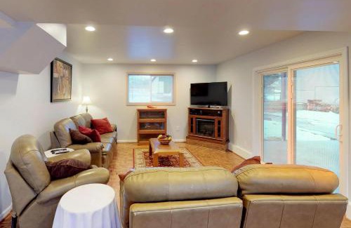 Manson Maison | The Red Lake House