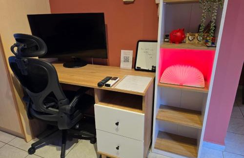 Lamia Appartement | The Red Studio - Castle view