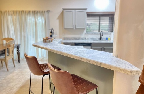Desert View Village Maison | The Redbird, Dog-friendly Gem in Cave Creek