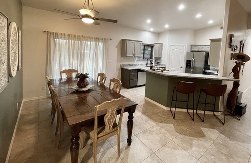 Desert View Village Maison | The Redbird, Dog-friendly Gem in Cave Creek