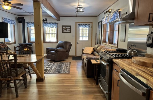 Glenfield Cabine | The Relaxation Paradise. Equine & Pet-Friendly Ottercreek E-Bikes Rental Avail.
