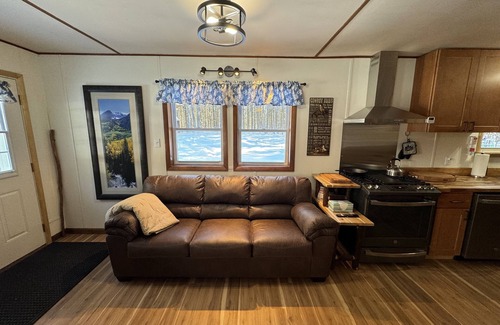 Glenfield Cabine | The Relaxation Paradise. Equine & Pet-Friendly Ottercreek E-Bikes Rental Avail.