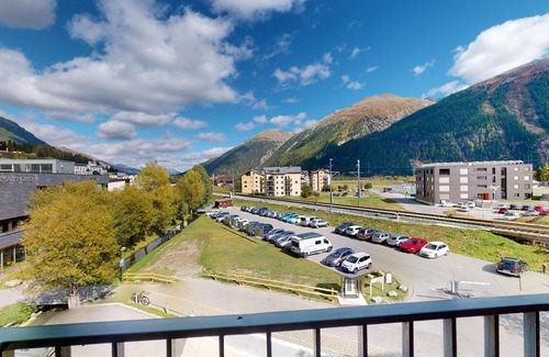 Samedan Appartement | The Residenz Quadratscha is located in 7 minutes walking distance to the train s