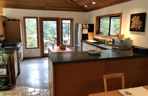 Vashon Island Maison | 2750 $ / mois Maison Vashon Location, 5 acres de retraite isolée et unique