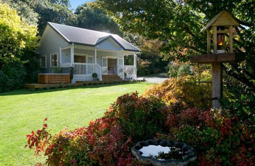 Rangatira Park Lit Et Petit-Déjeuner | The Retreat Luxury Garden Villa