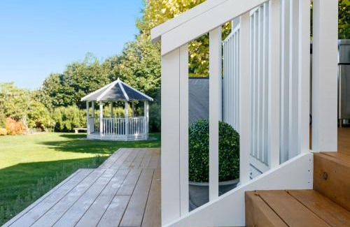 Rangatira Park Lit Et Petit-Déjeuner | The Retreat Luxury Garden Villa
