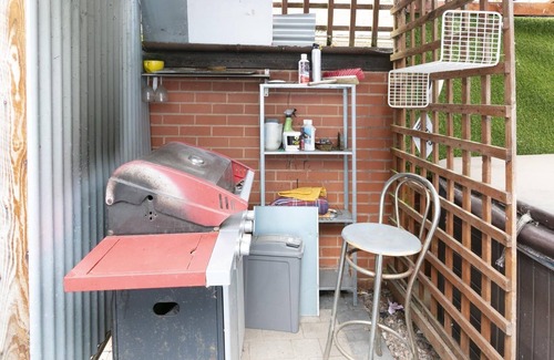 Smethwick Maison | The reunion Pad with a Hot Tub Bar EV Charger & Karaoke Machine in Birmingham