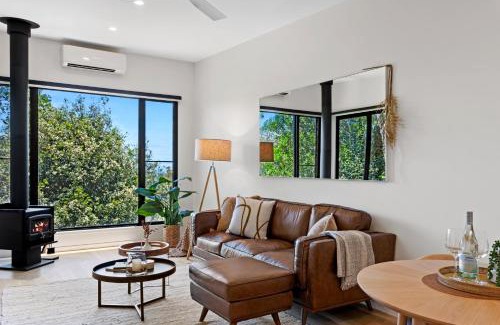 Booroobin Villa | The Ridge at Maleny 1 Bedroom Villa with Spa