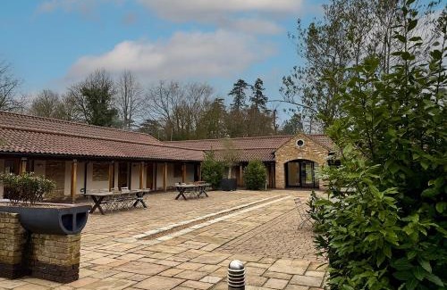 Waltham Cross Hôtel | The Ridings at Theobalds Park