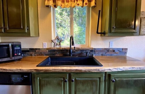 Ashford Maison | The River House: A quiet getaway with Stunning Mountain views.