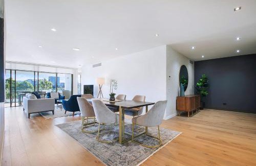 West End Appartement | 'The Riveredge' Chic Resort-Style Luxury near CBD