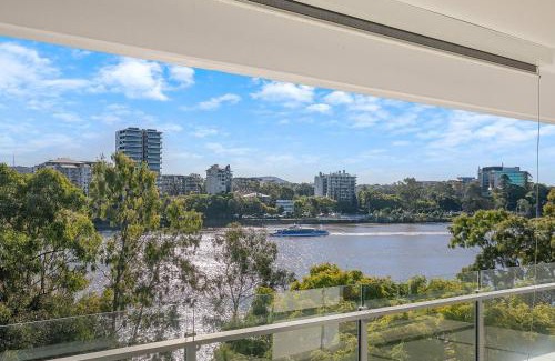 West End Appartement | 'The Riveredge' Chic Resort-Style Luxury near CBD