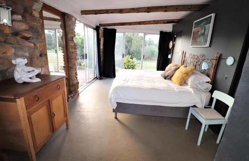 Napier Maison | The Riverstone - Romantic Hideaway by the River - loadshedding free!