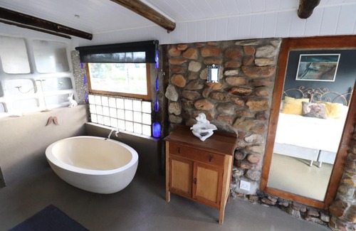 Napier Maison | The Riverstone - Romantic Hideaway by the River - loadshedding free!