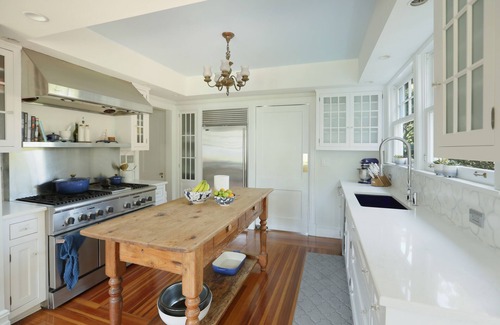 East Patchogue Maison | The Robinson Estate w/Greenhouse, Inground Pool family & pet-friendly