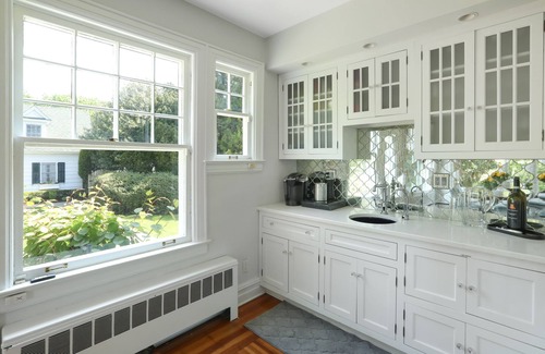 East Patchogue Maison | The Robinson Estate w/Greenhouse, Inground Pool family & pet-friendly