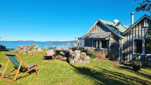 Tuateawa Maison | The Rock