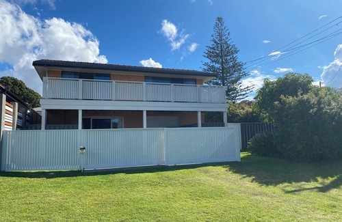 South West Rocks Maison | The Rocks Family entertainer, just 10-min walk to town & beach!
