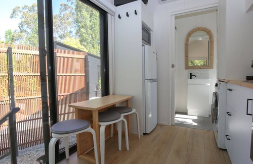 Bright Cabine | The Rocks - Maple Tiny Home