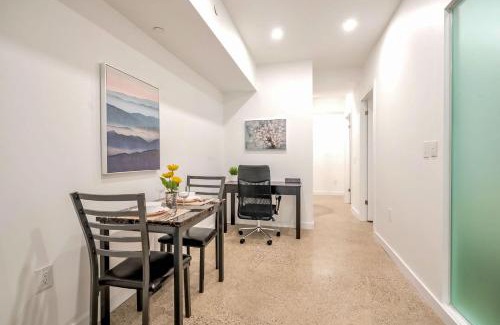 Downtown Toronto Hôtel | The Roland Chic 2BR Basement Suite 2BR Toronto Getaway near Downtown