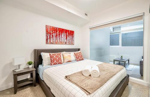 Downtown Toronto Hôtel | The Roland Inviting 2BR Basement Suite in Downtown Toronto