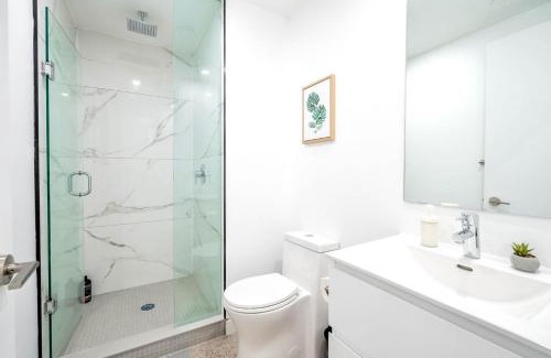 Downtown Toronto Hôtel | The Roland Peaceful 2BR Basement Suite Near Downtown Toronto