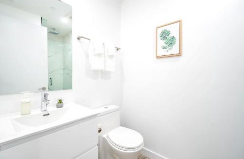 Downtown Toronto Hôtel | The Roland Peaceful 2BR Basement Suite Near Downtown Toronto