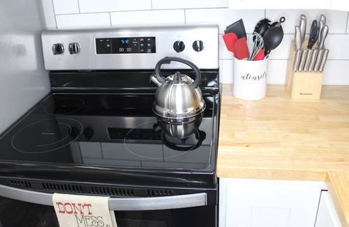 Woodway Appartement | The Romance Retreat - Mins. to Lake Waco, Zoo, Baylor, Silos & Magnolia!