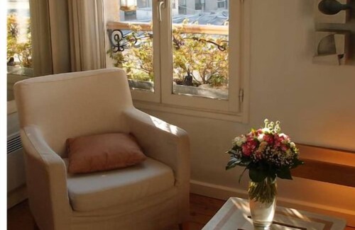 Pigalle Appartement | The "Romantic little flat" in Montmartre..