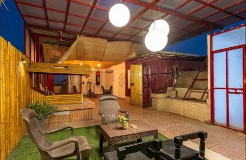 East of Kailash Lit Et Petit-Déjeuner | The Rooftop Hideout
