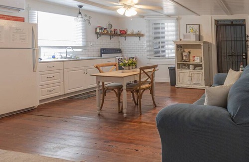Estate East Street Appartement | The Rooster’s Perch - A Quaint Island Homestead
