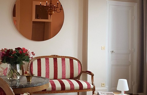 Suevres Autre | La Suite Rose du Château de Bonneau