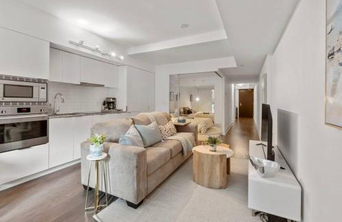 Bay Cloverhill Appartement | The Royal Nest in Downtown Toronto!