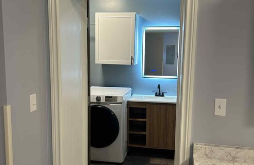 Renick Appartement | The Rustic Railroad Studio 5 Min to HWY 63 Kitchen + Washer/Dryer