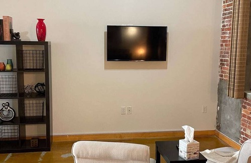 Pawtucket Appartement | The Rustic Red Studio Loft in Historic Pawtucket RI
